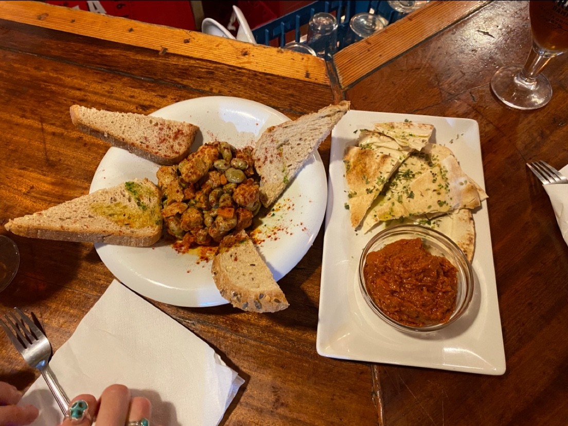 La Tavernaire: food & drinks