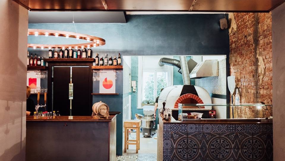Tazzi Pizza: the place
