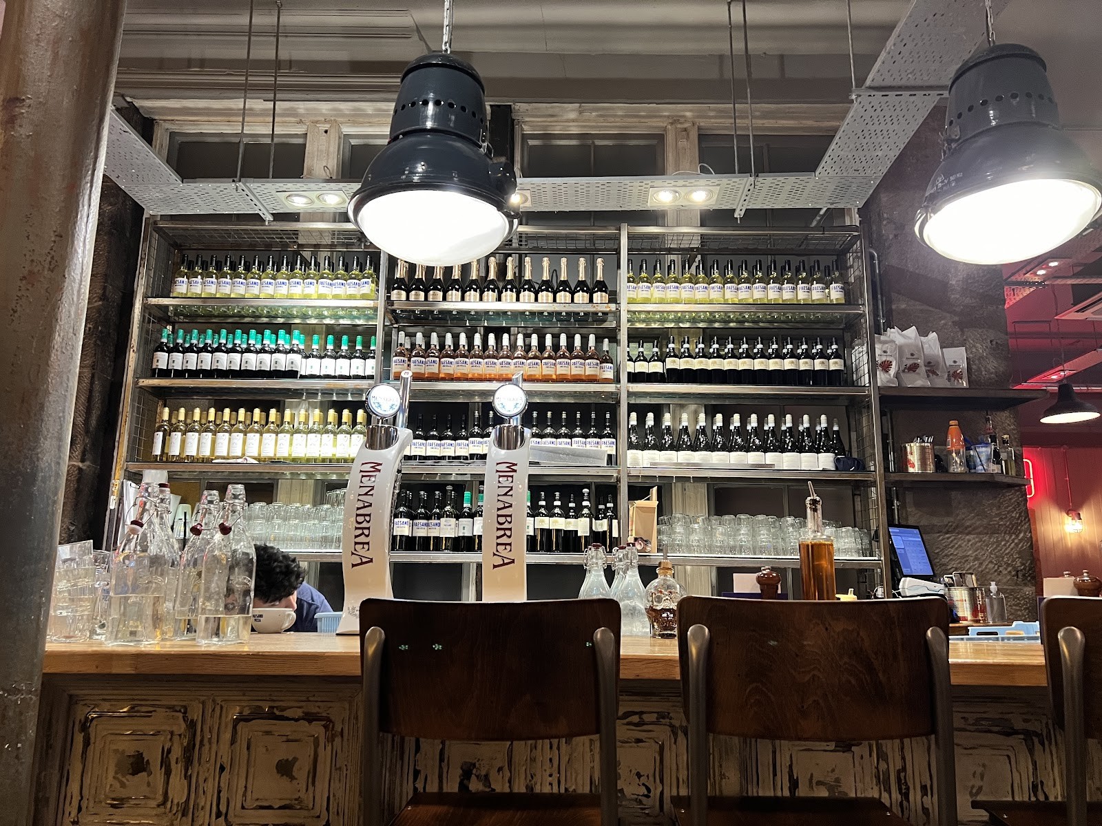 Paesano Pizza: the place
