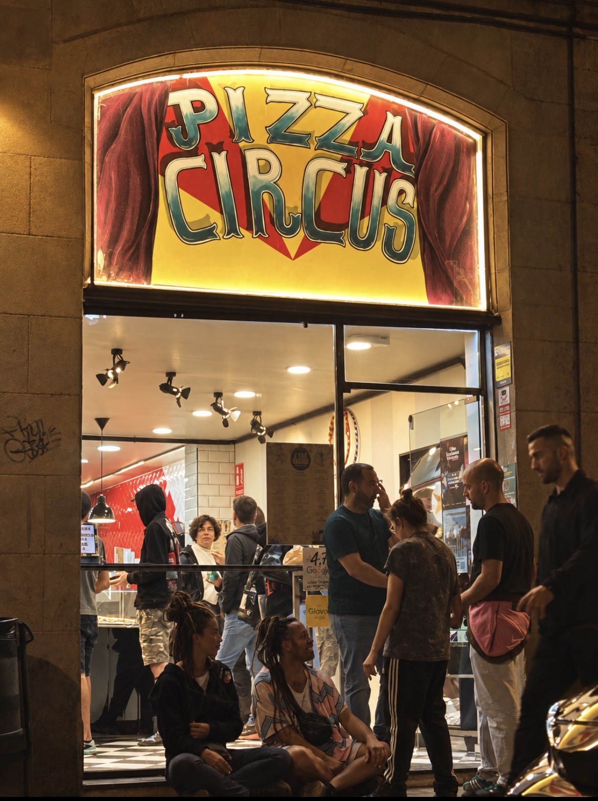 Pizza Circus: the place