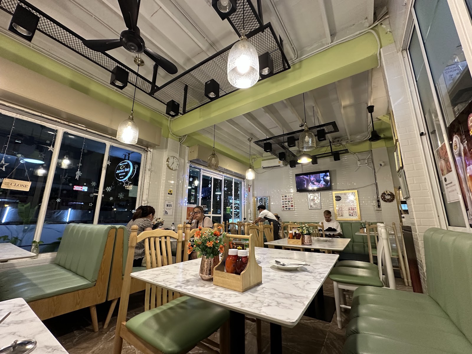 Jasmine Siam Kitchen จัสมิน สยาม คิทเช่น: the place