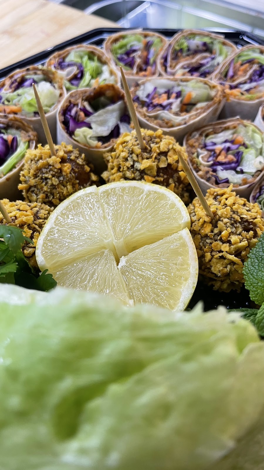 Oses Çig Köfte: food & drinks