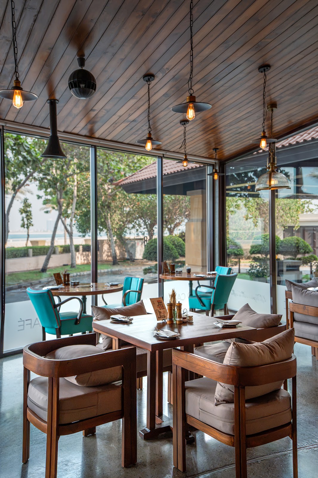 Revo Cafè at Anantara The Palm Dubai Resort: the place