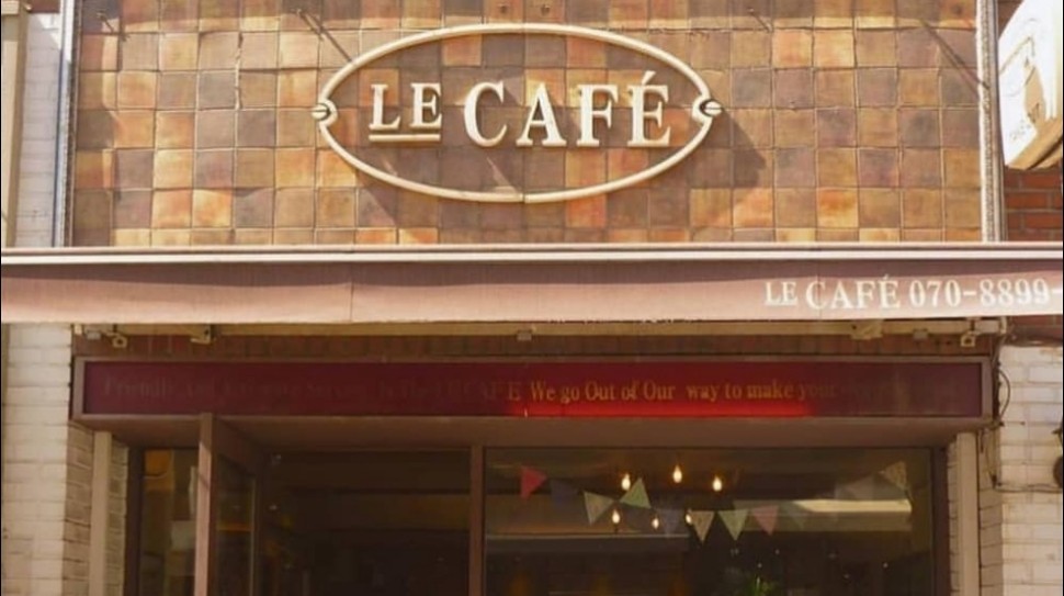 Le Cafe: the place