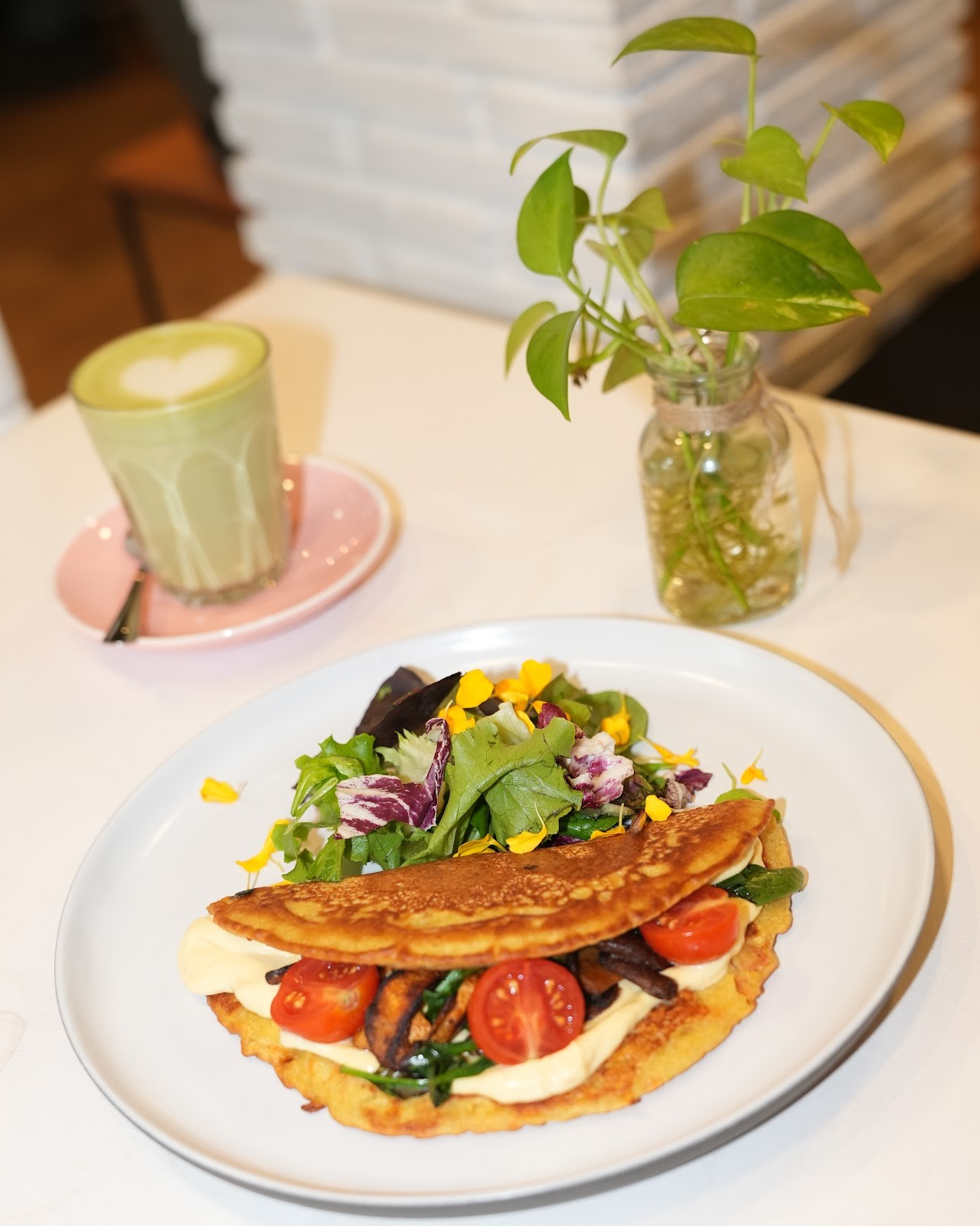 LET IT BLOOM - Specialty Coffee n' Brunch: food & drinks