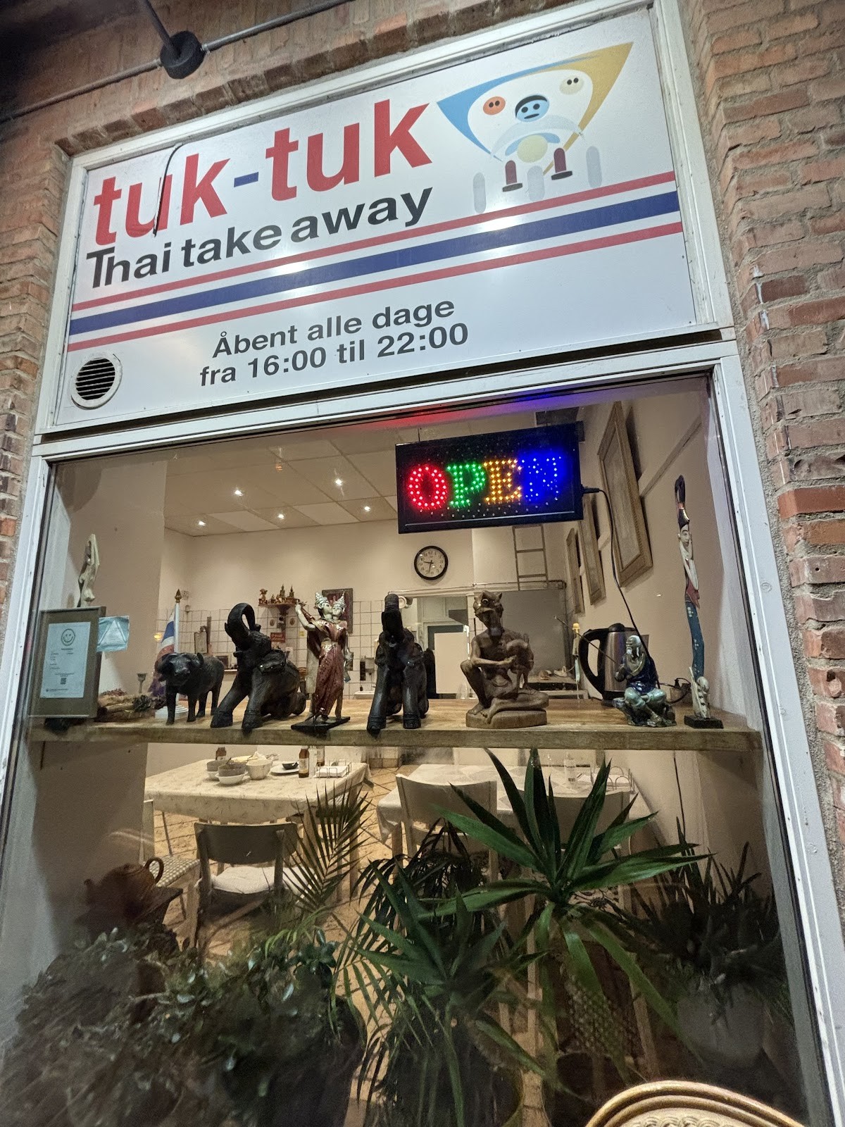 Tuk Tuk: the place