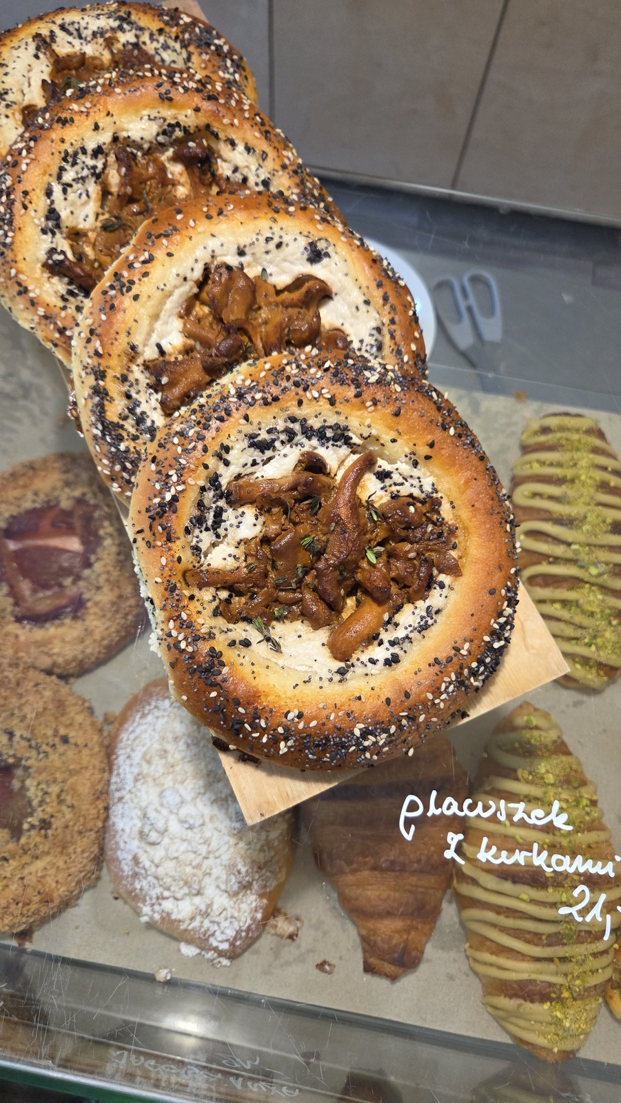 Damka cafe & bakery: food & drinks