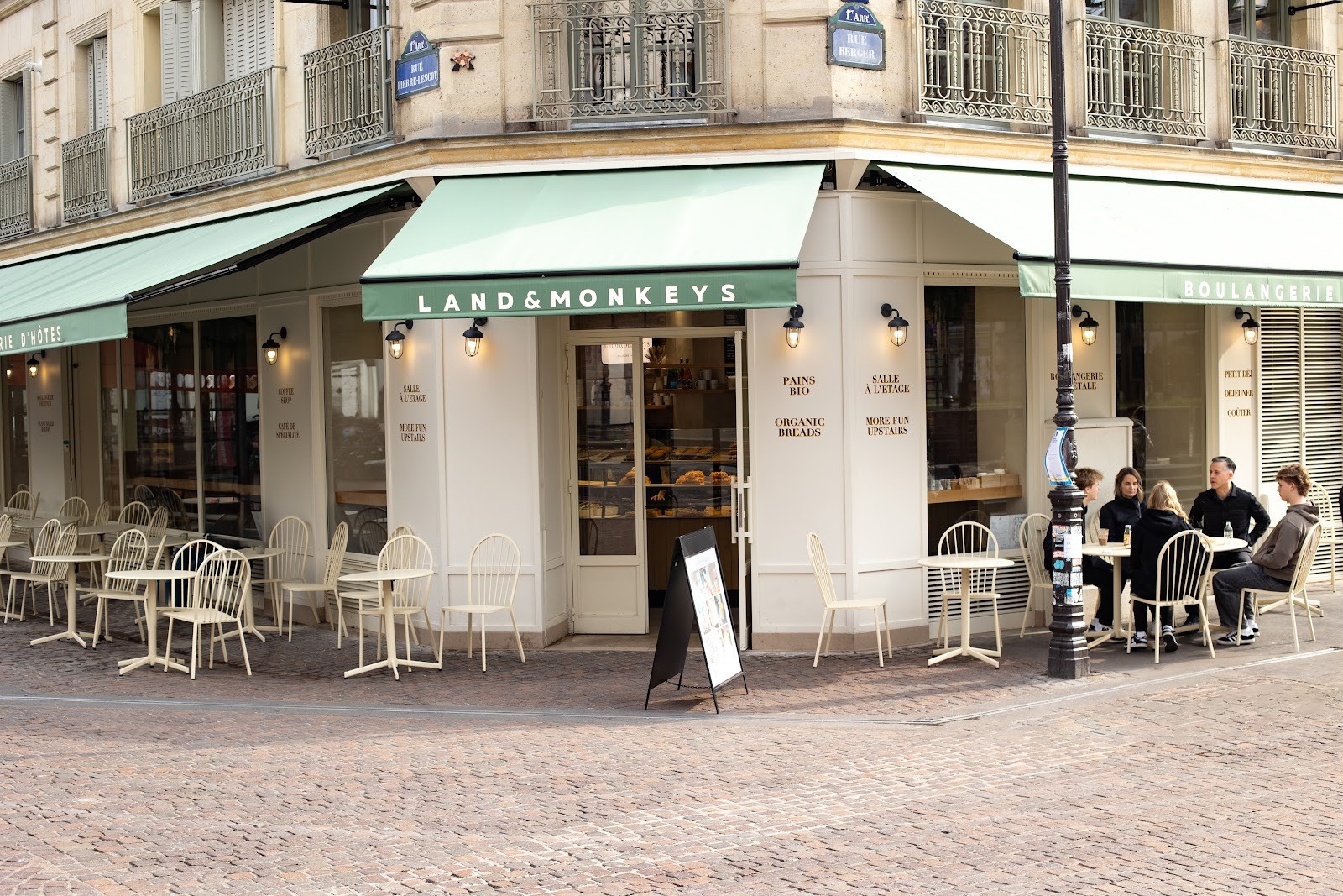 Land&Monkeys Les Halles: the place