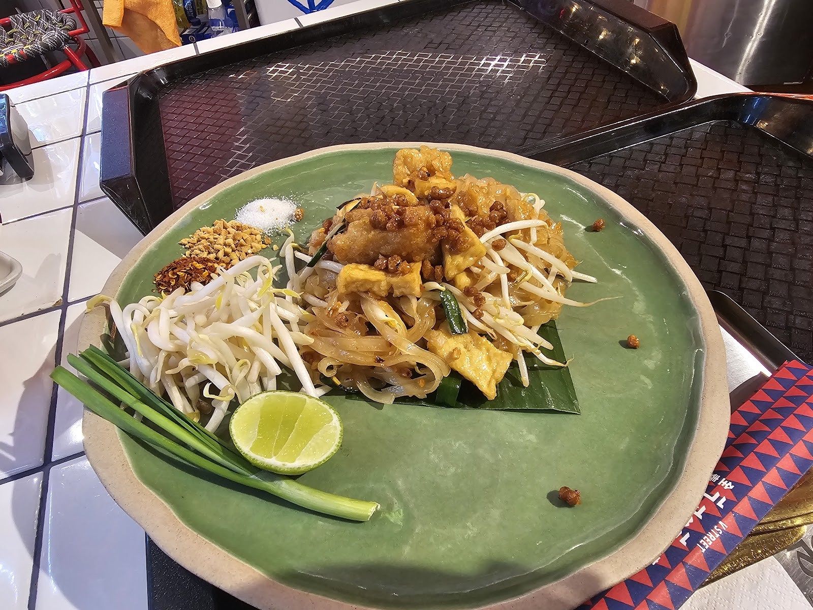 V Street Emsphere: food & drinks