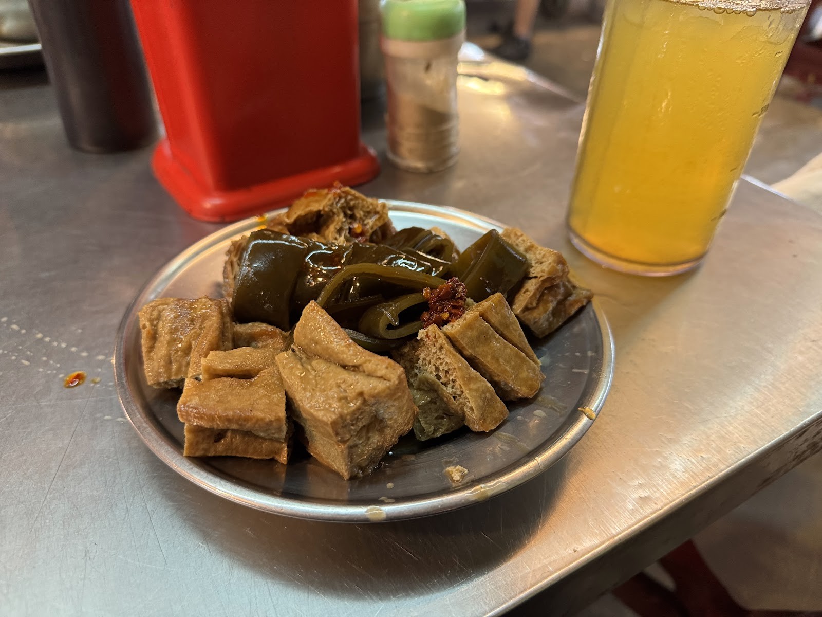 Bao Su Zhai Vegetarian Snack Bar: food & drinks