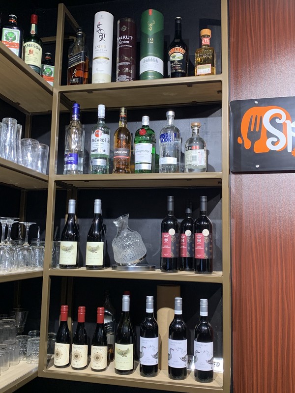 Spicy Hub Bar & Eatery: photo 4