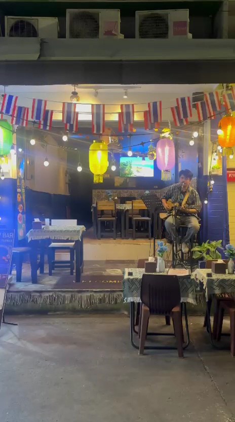 Try Me Thai & Vegetarian Restaurant: the place