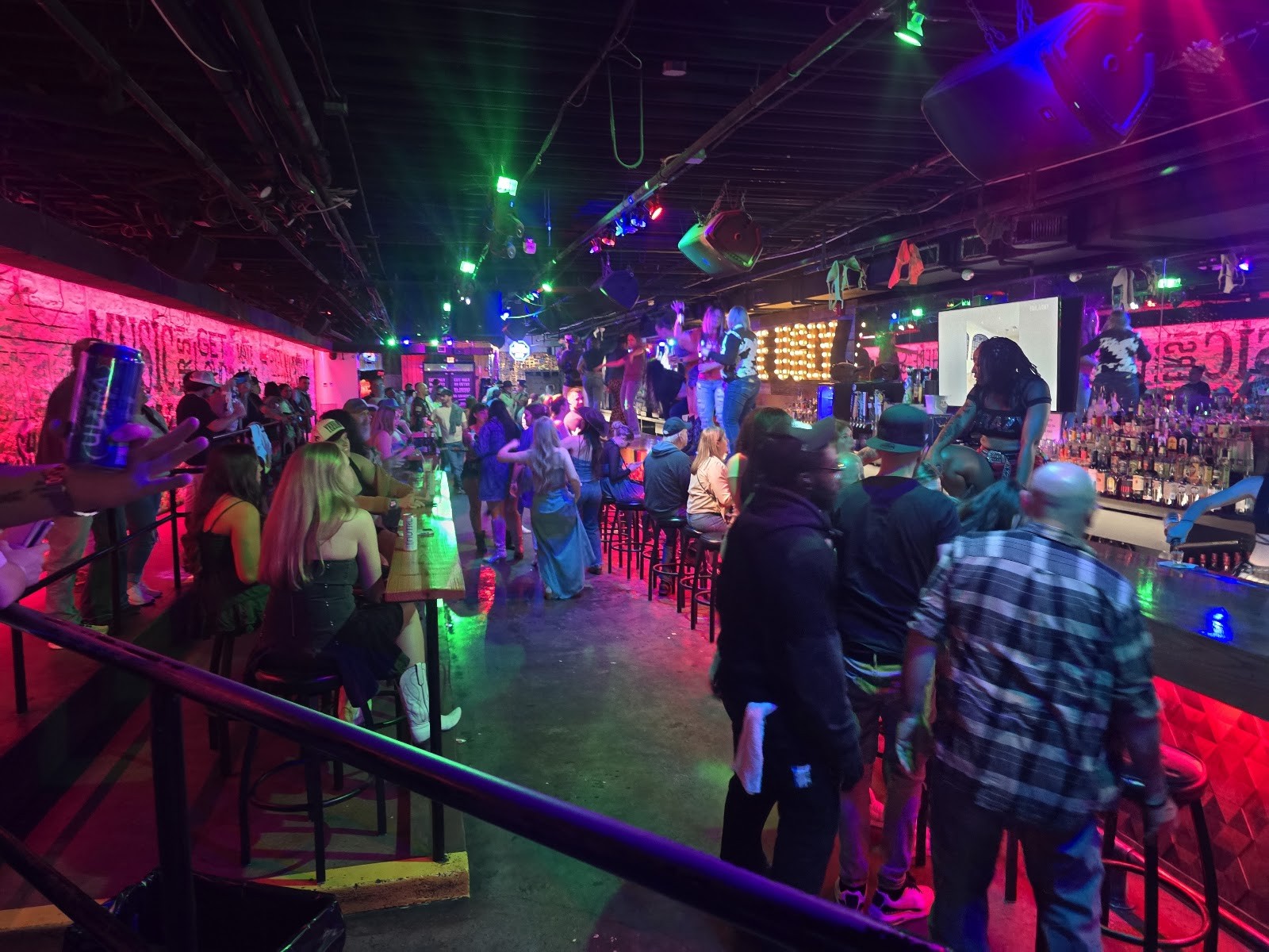 Coyote Ugly Nashville: the place