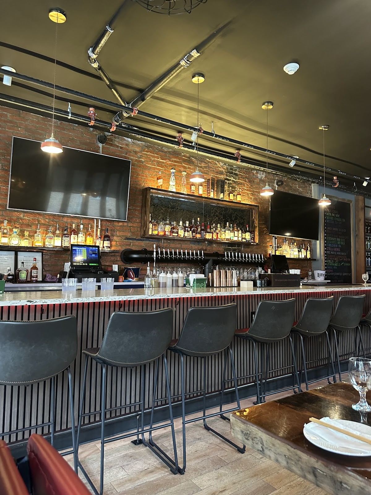 Anh Em Philly: the place