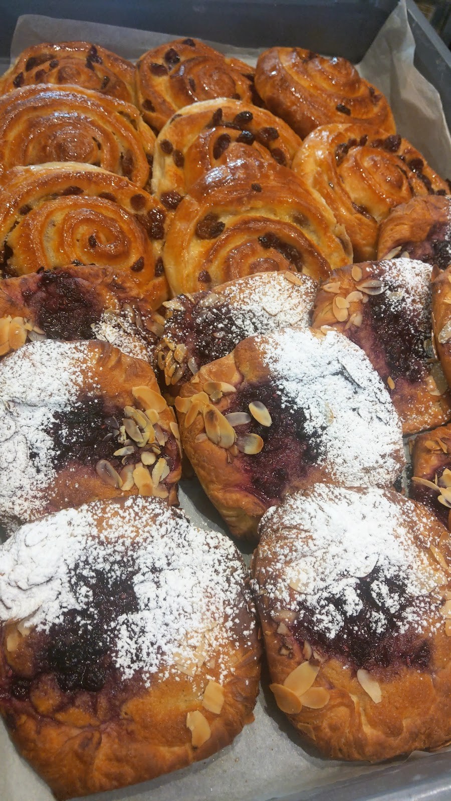 Nona's Bakery: food & drinks