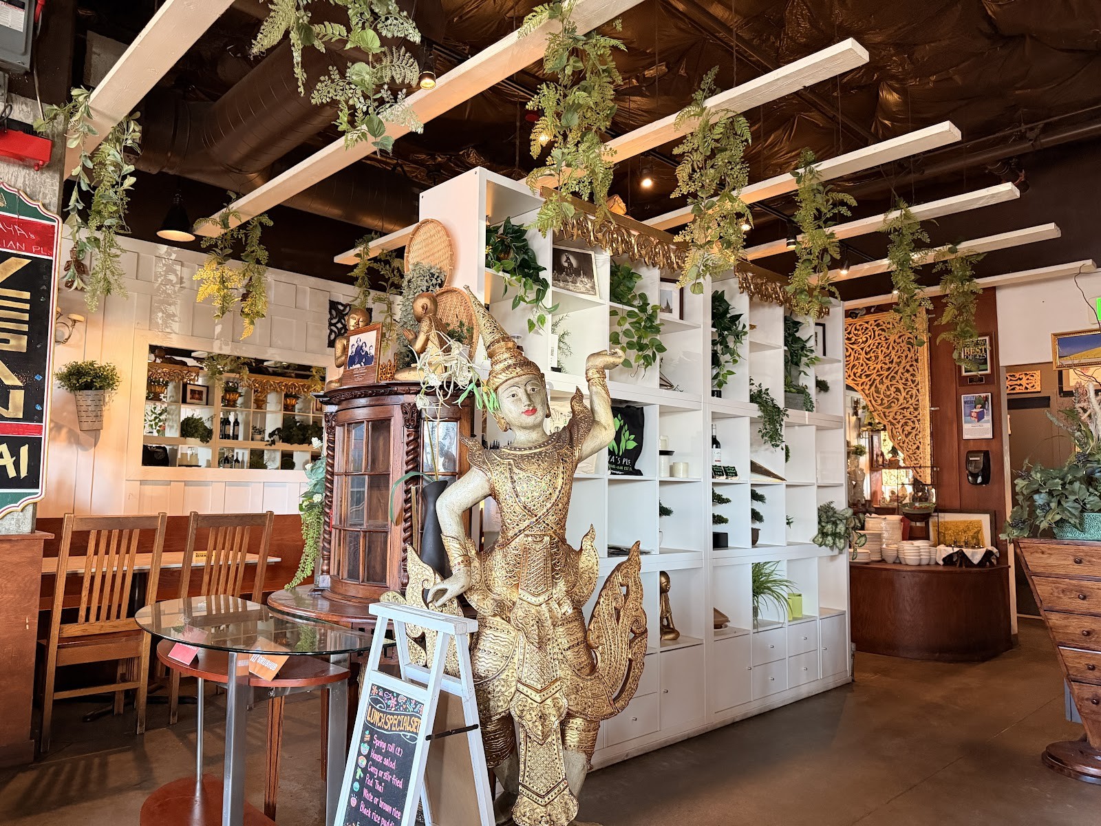 Araya's Place: the place
