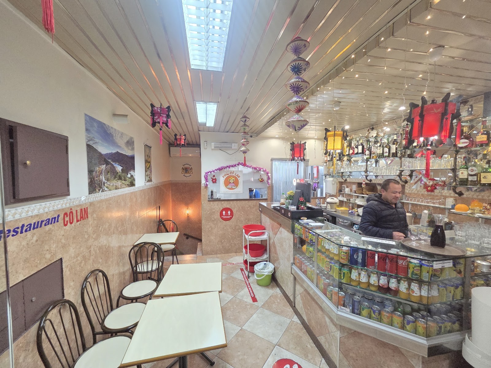 Co Lan Restaurant: the place