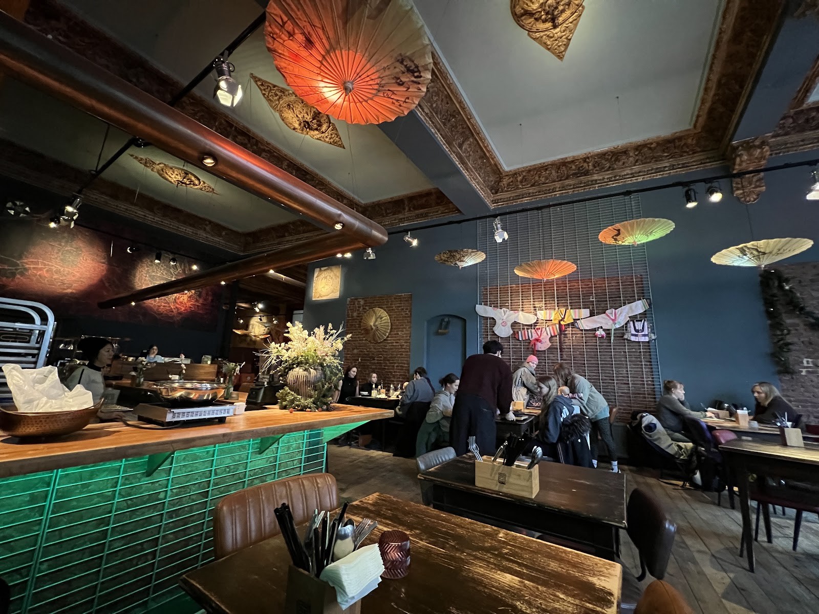 YONG korean: the place