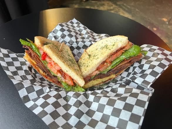 Georgetown Liquor Company: food & drinks