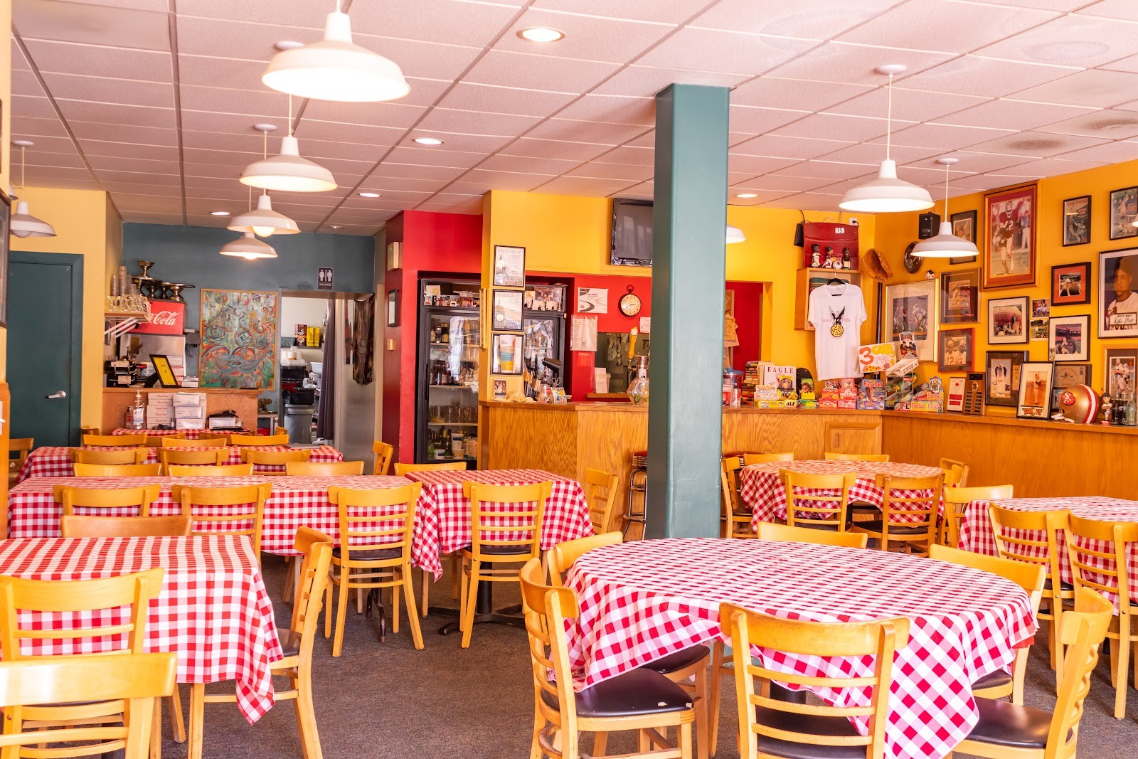 Eagle Pizzeria: the place