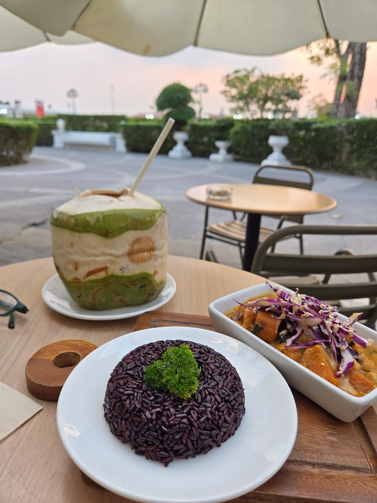 VEGANERIE Grand Palace (วีแกนเนอรี วัดพระแก้ว): food & drinks