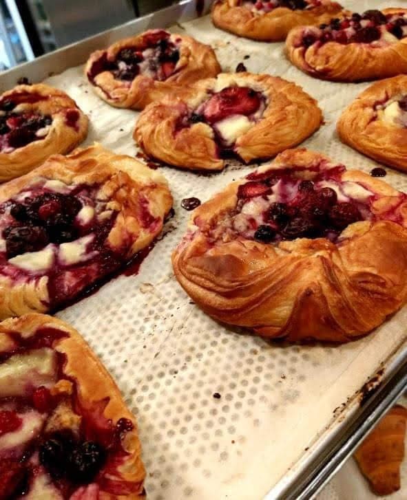 Nona's Bakery: food & drinks