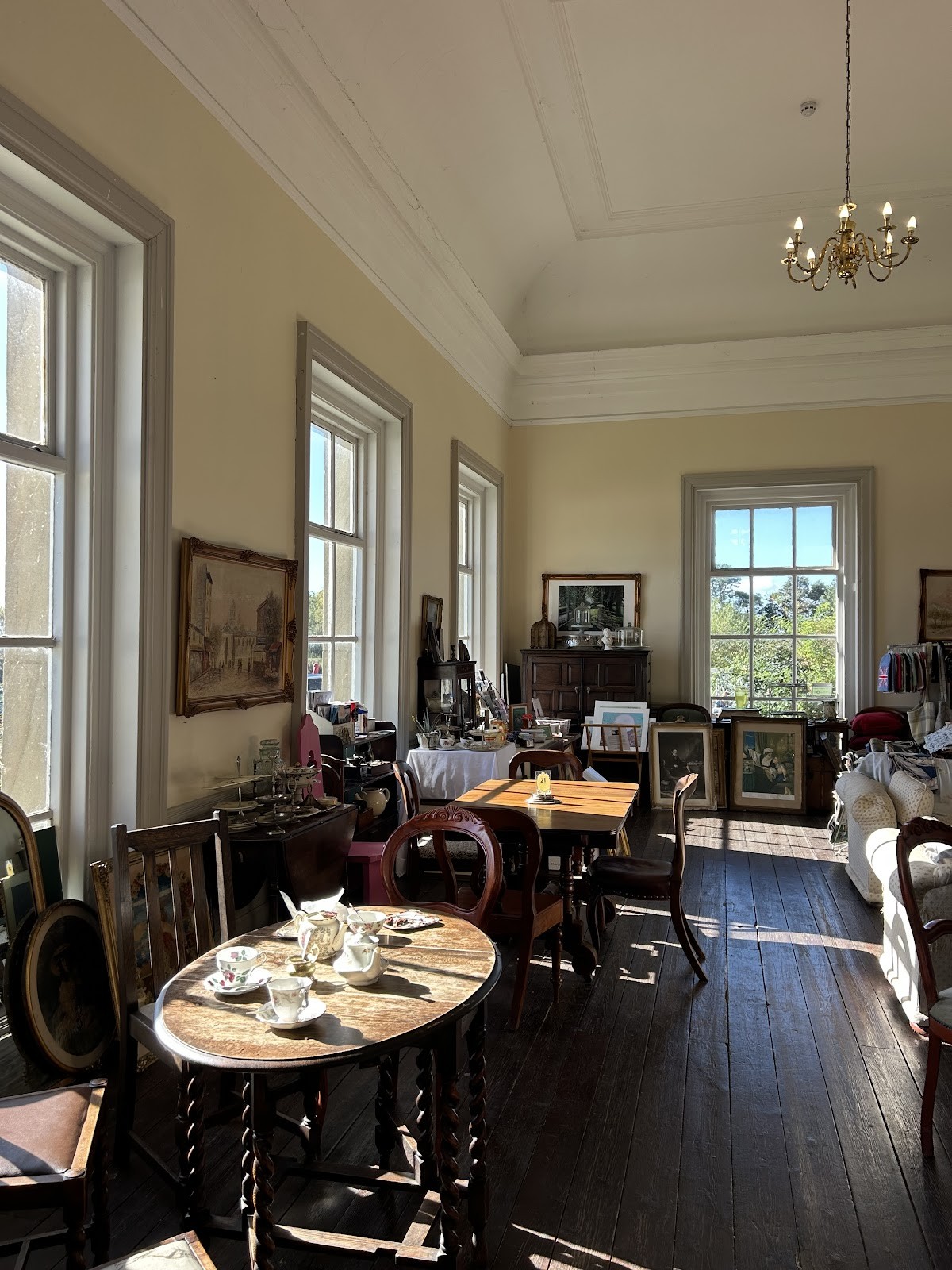 Tea By The Lock: the place