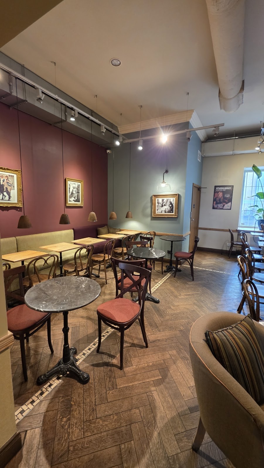 Green Caffè Nero: the place