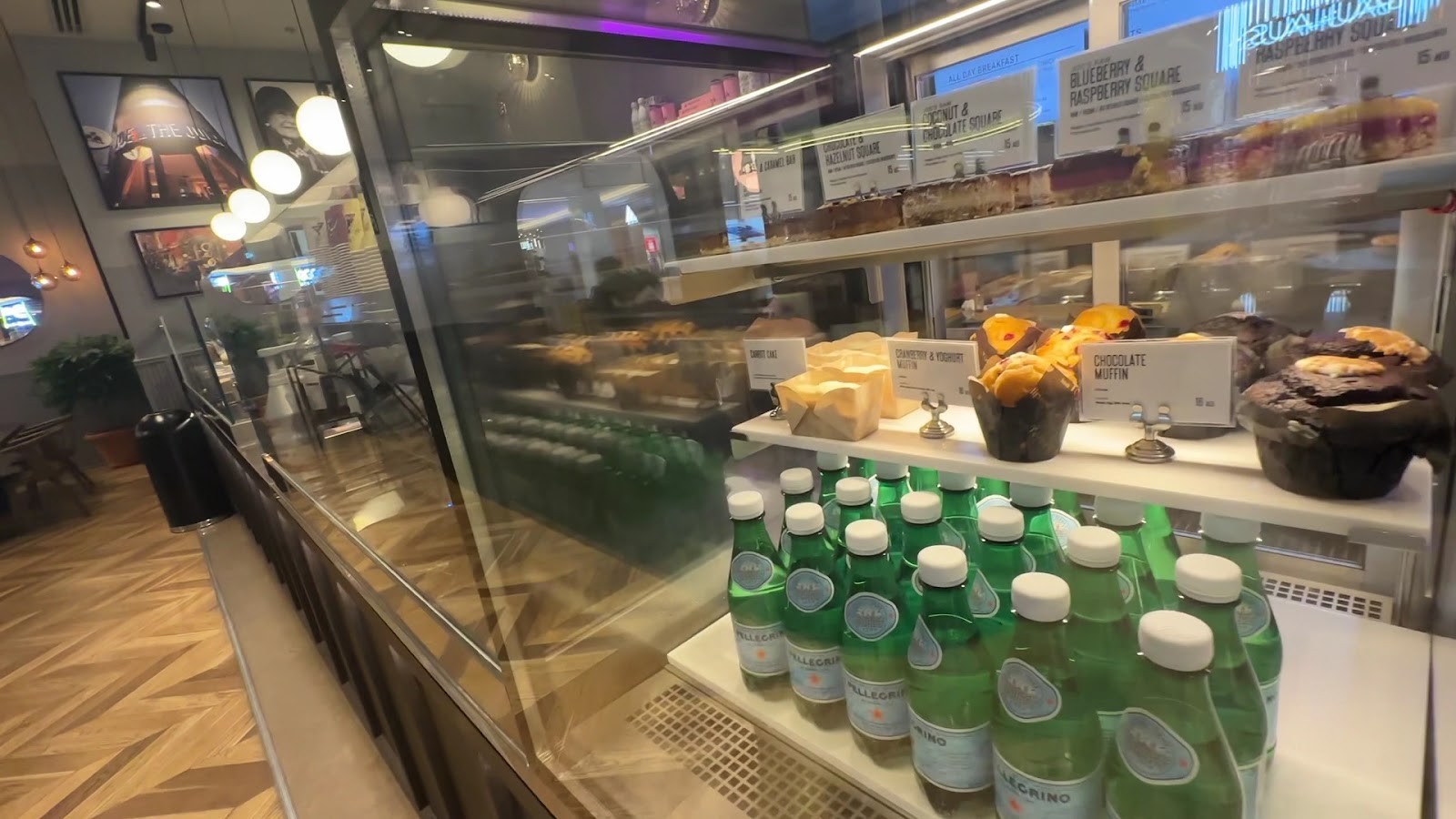 Joe & The Juice - Nakheel Mall: the place