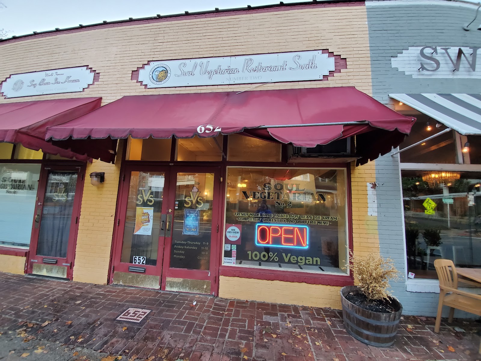 Soul Vegetarian No. 2: the place
