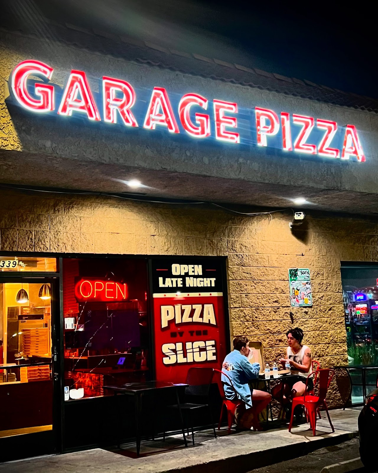 Garage Pizza: the place