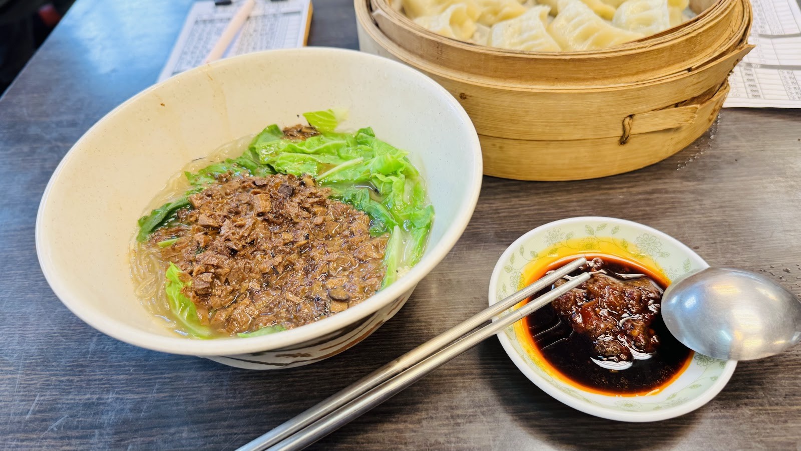 Xuě Lǐ Hóng 雪裏紅素食點心: food & drinks