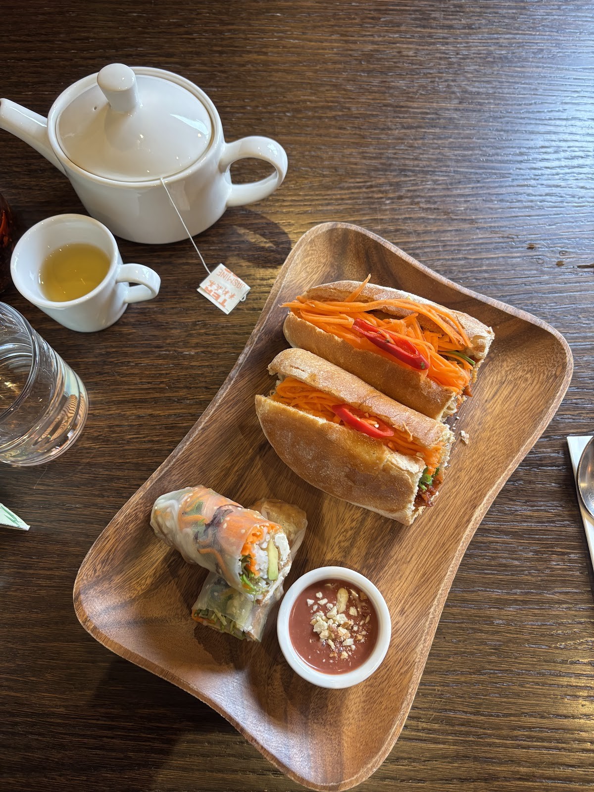 Non Viet Vegan Restaurant: food & drinks