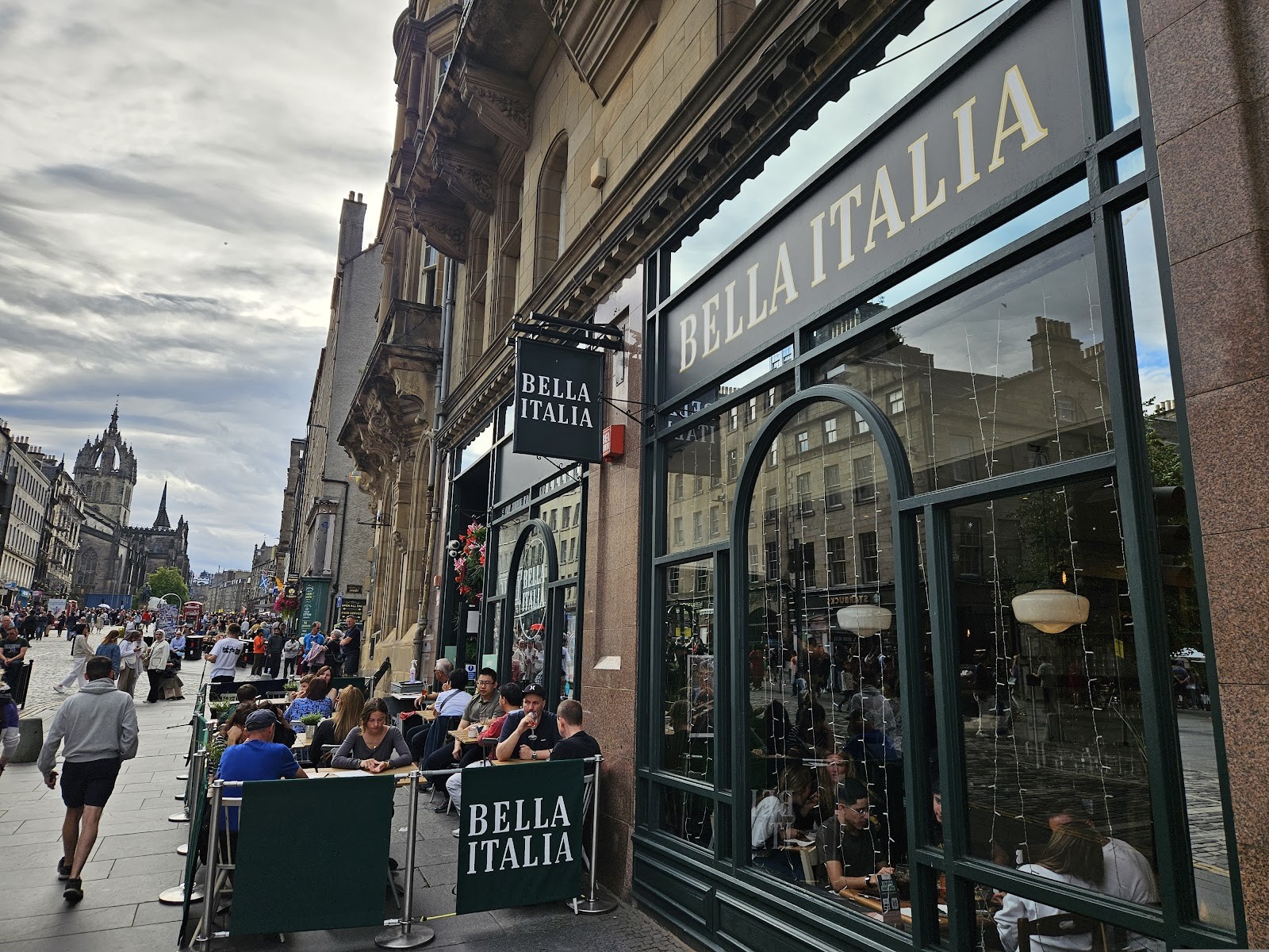 Bella Italia - Edinburgh Northbridge: the place