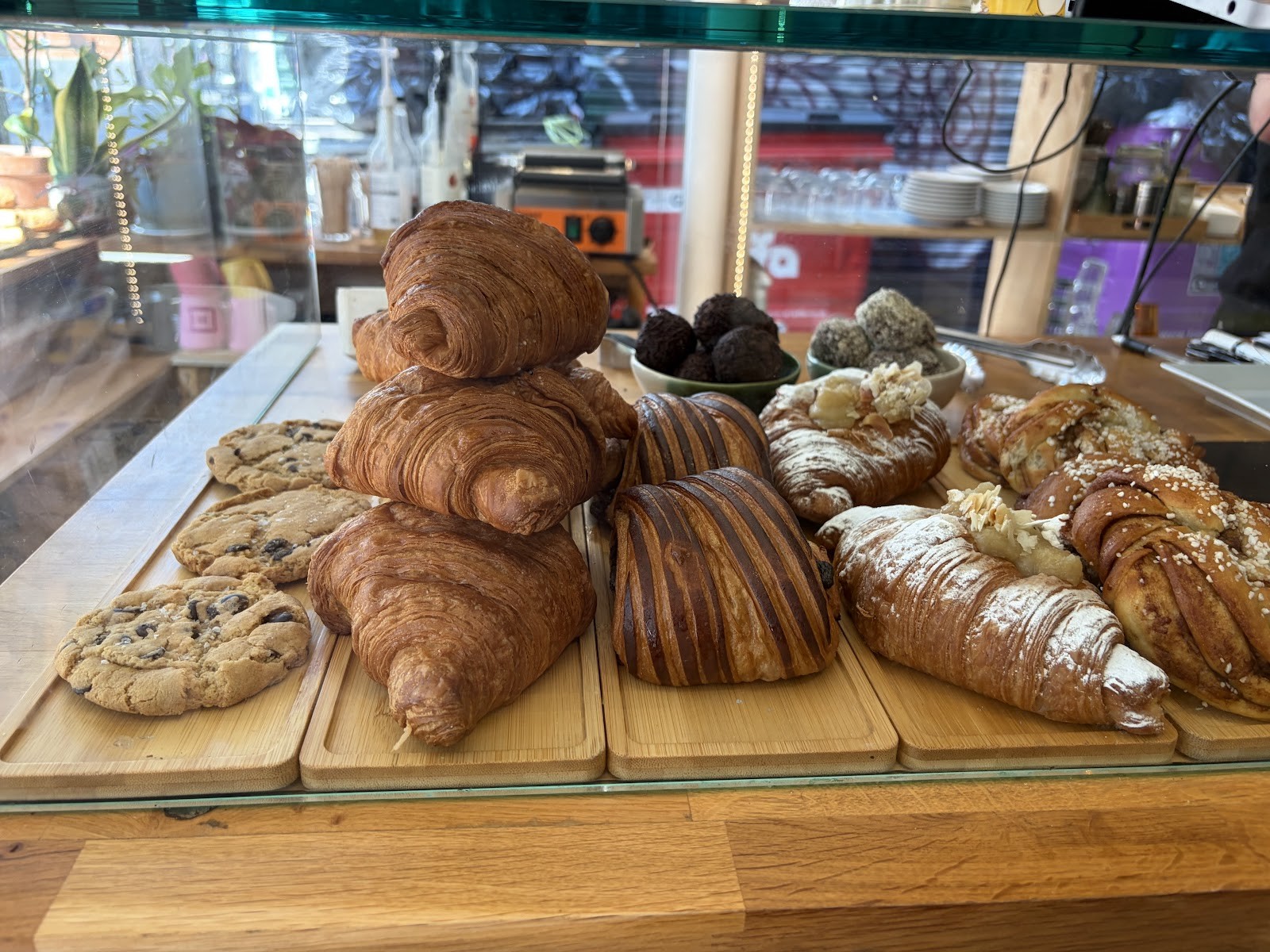 Dauns: food & drinks