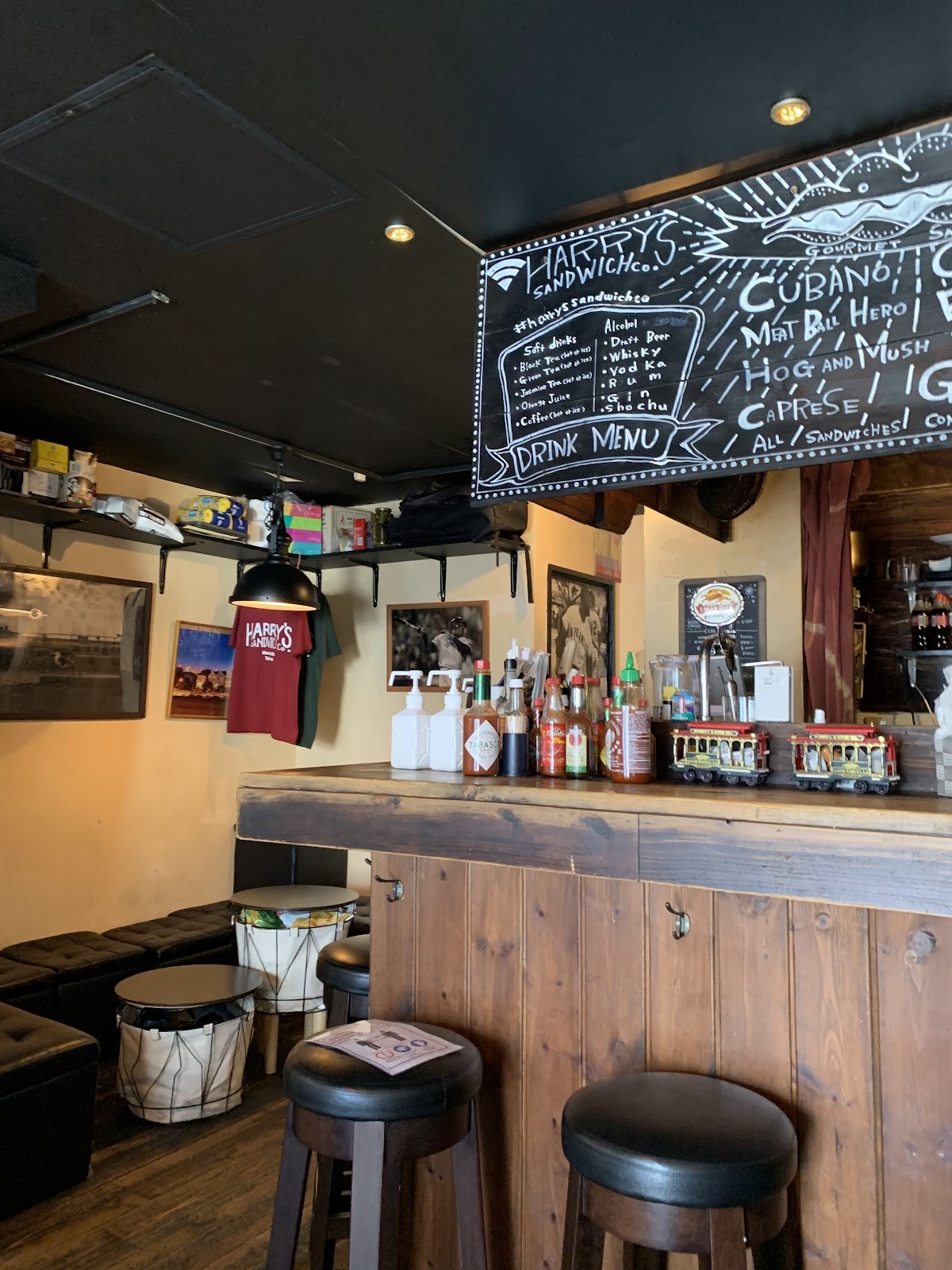 Harry's Sandwich Company: the place