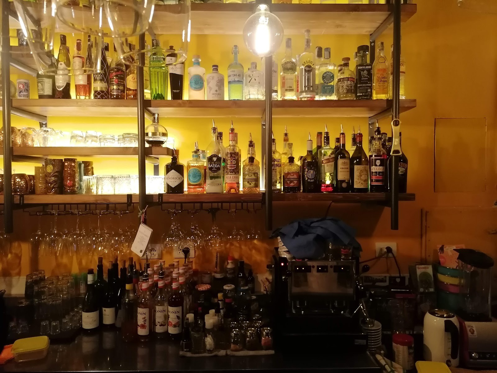 MamaMomo - Cucina Ibrida & Cocktail Bar: the place