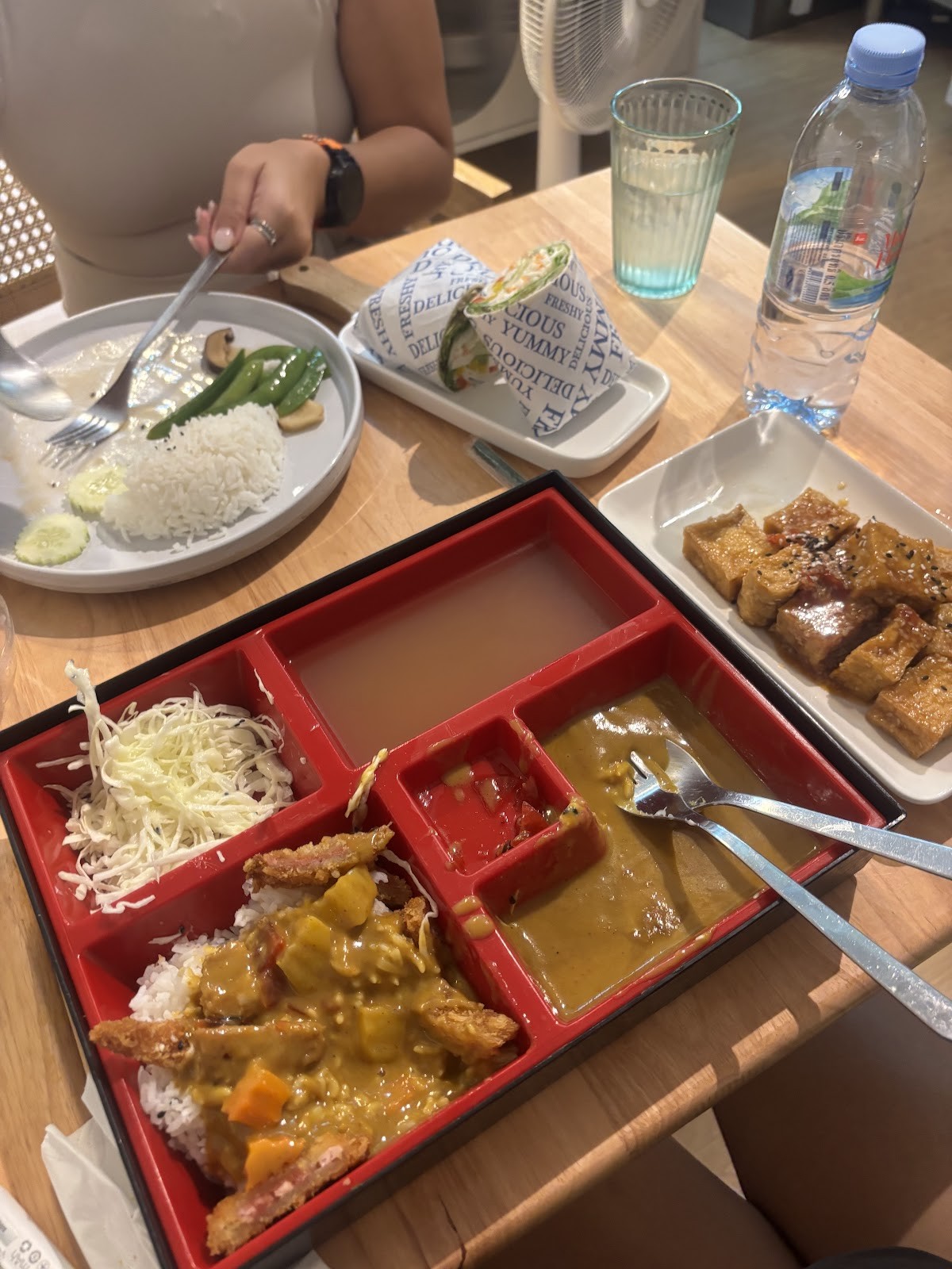 Every j (vegetarian restaurant & coffee bar) เอเวอรี่เจ ร้านอาหารเจและกาแฟสด: food & drinks