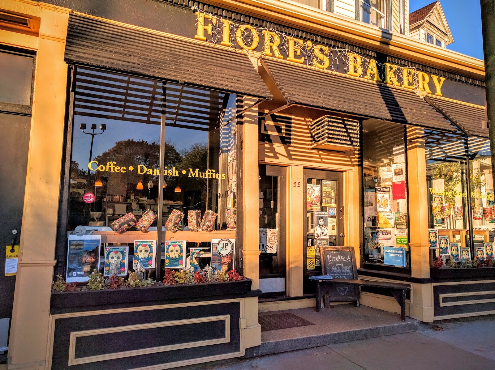 Fiore's Bakery: the place