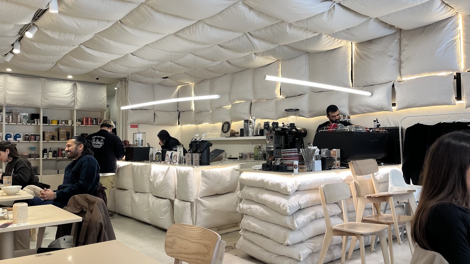 The Folks Santos: the place