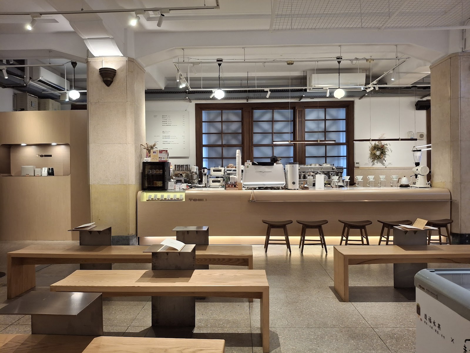 COFFEE TO (國家攝影文化中心門市): the place