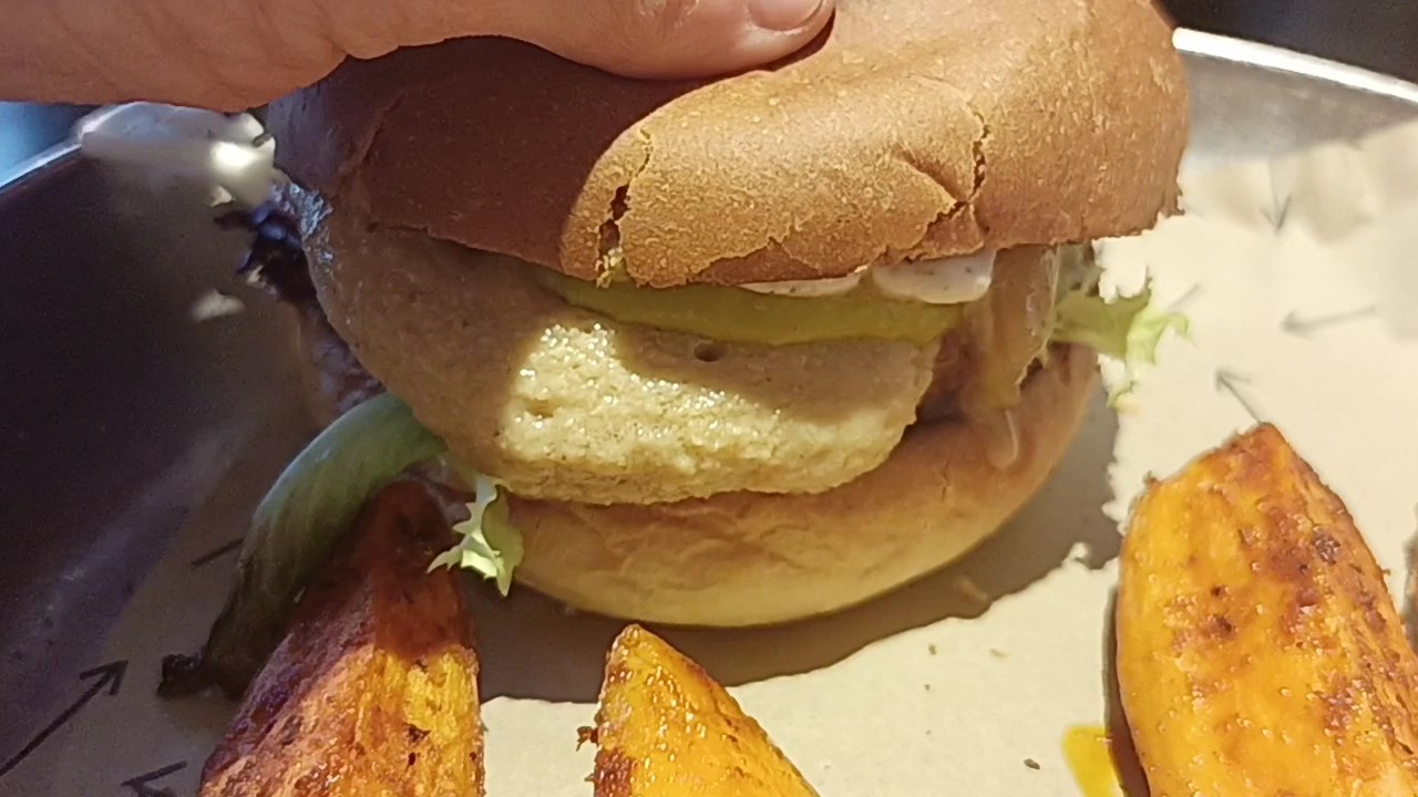 Vrutal | Vegan Burger Poblenou: food & drinks