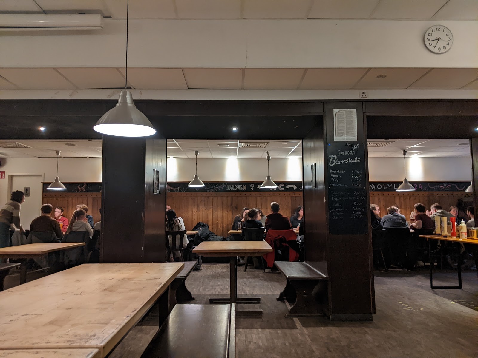 Die Bierstube: the place