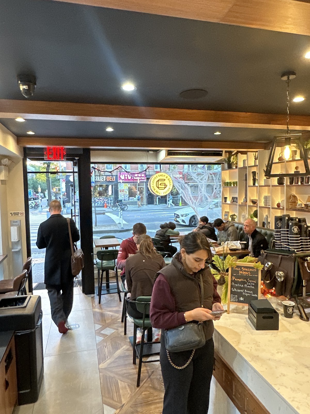 GRIND THE NYC COFFEE SHOP & BAGEL HOUSE: the place