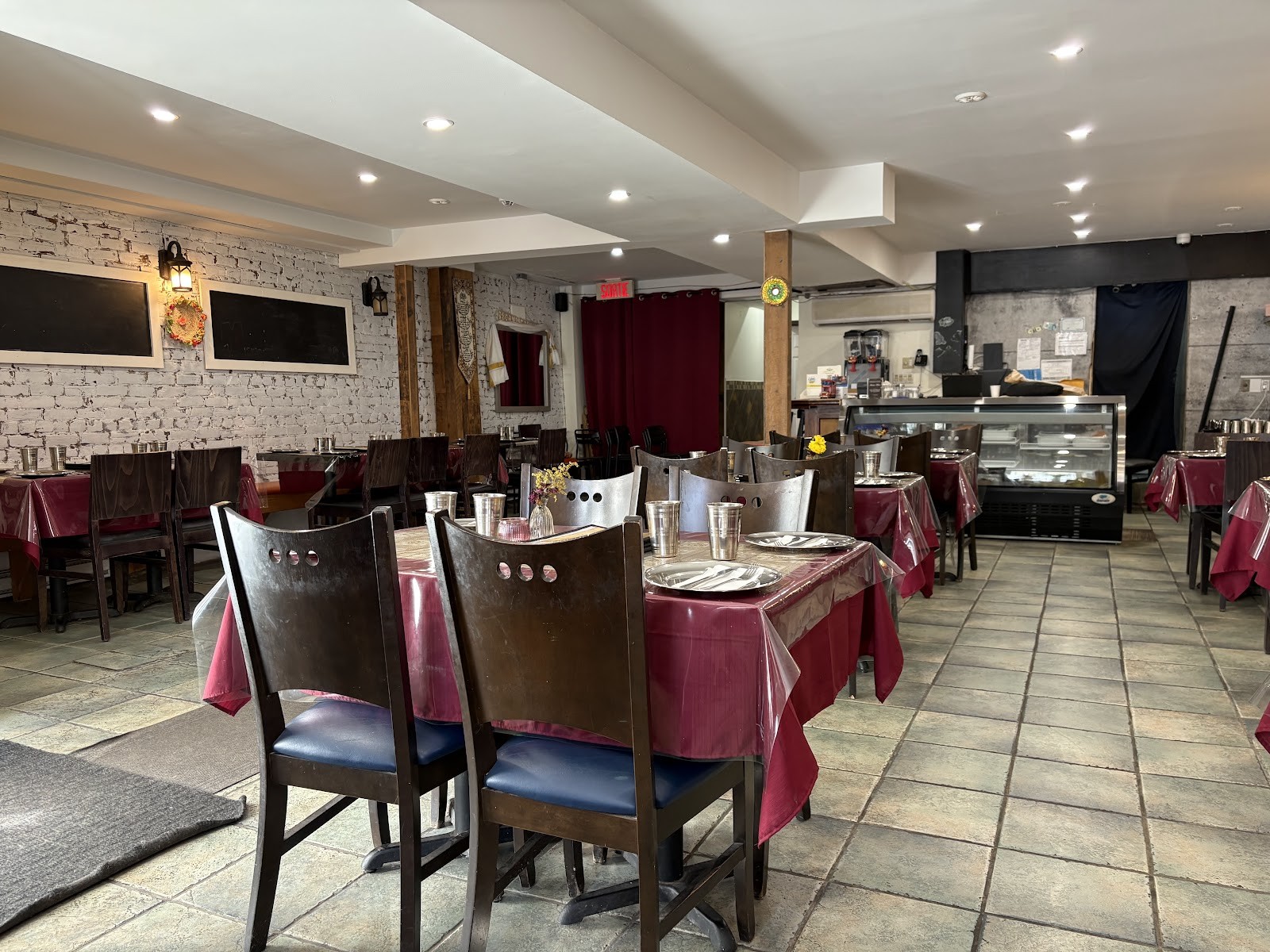 Mama Khan: the place