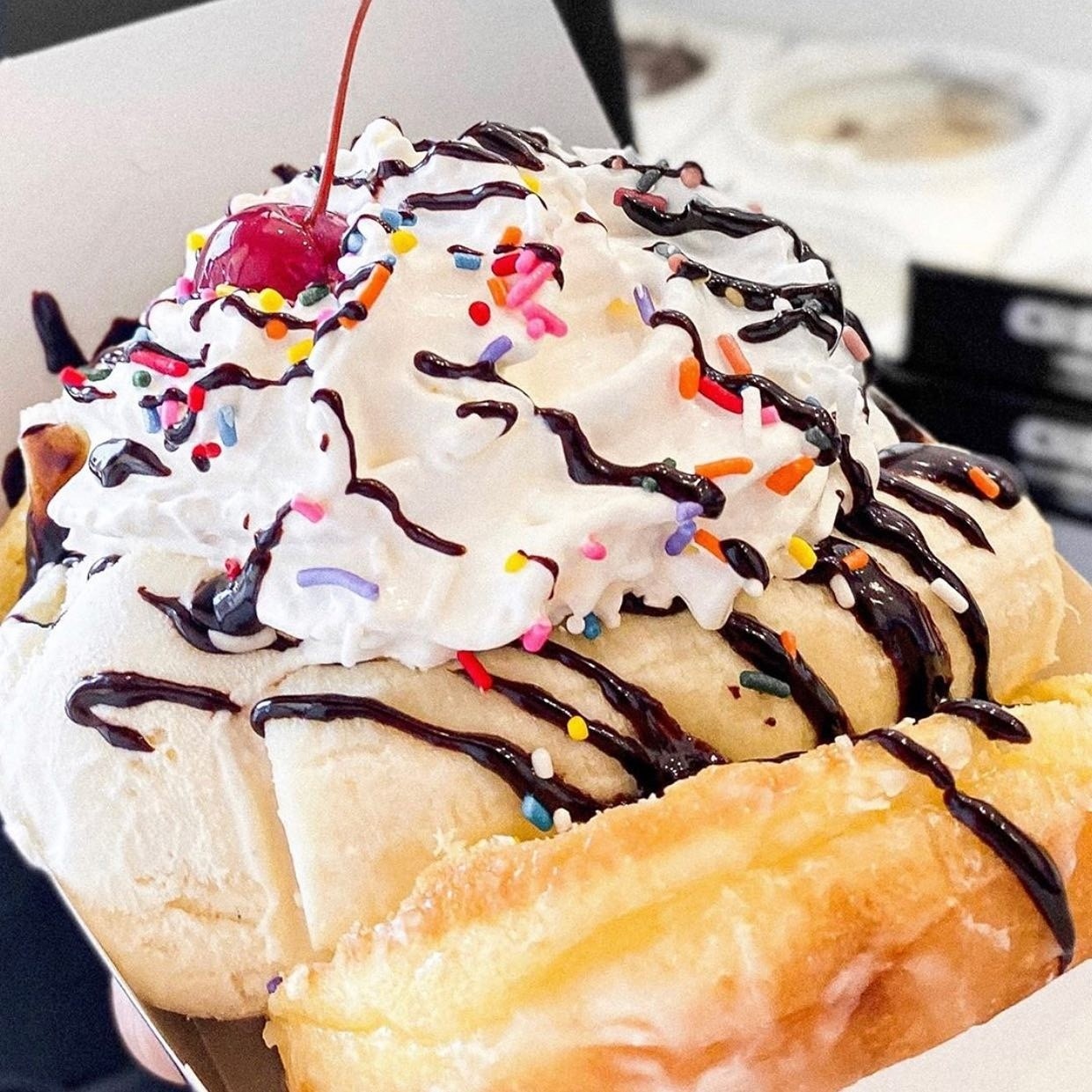 Donut Friend - DTLA - Dessert, Ice Cream, Coffee & More: food & drinks