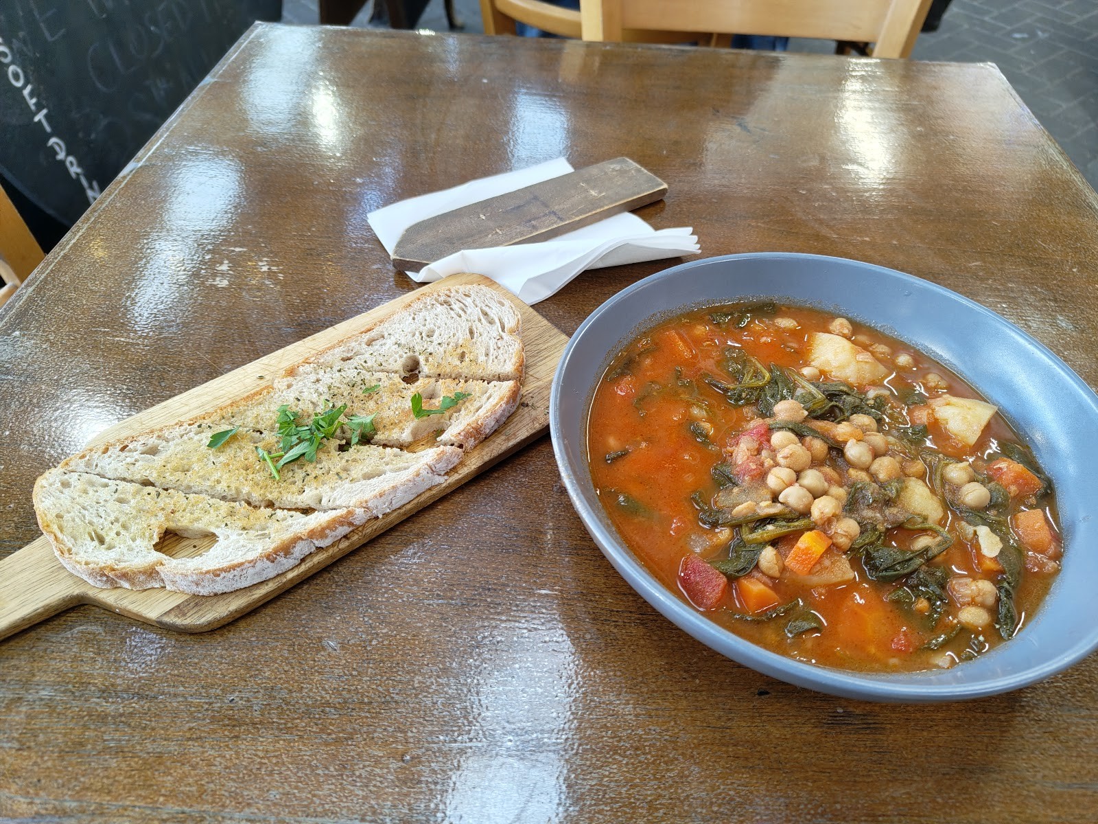 Kouzina: food & drinks