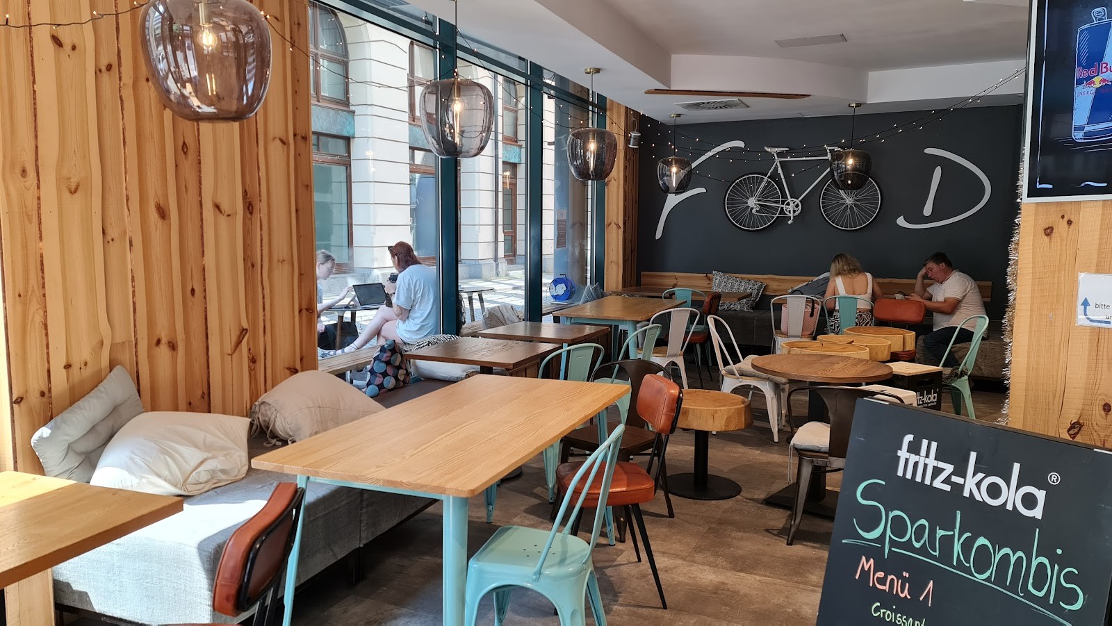 XOXO Café & Bar: the place