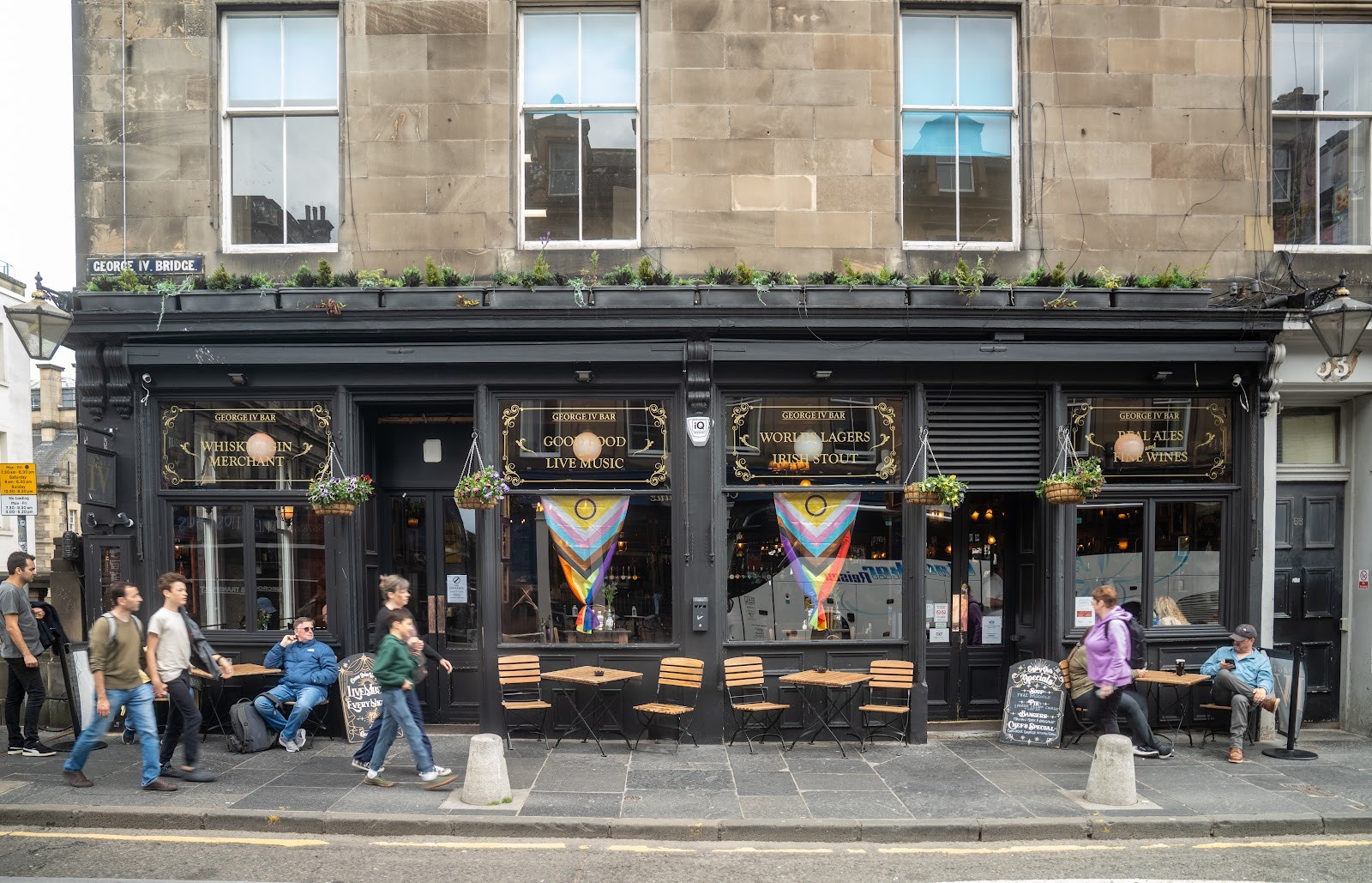 George IV Bar: the place