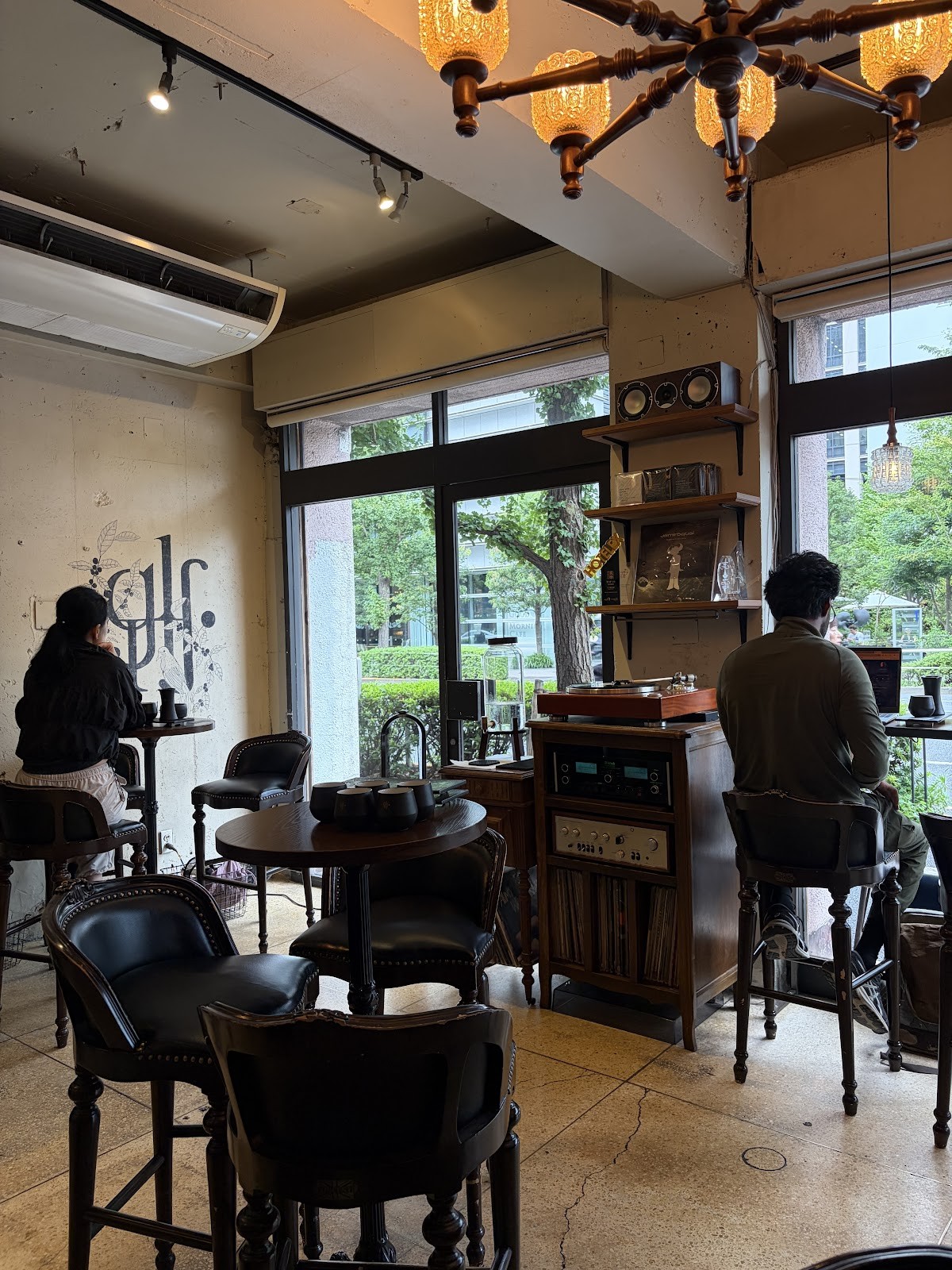 GLITCH COFFEE & ROASTERS: the place